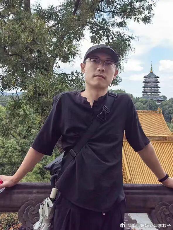 艺人仝卓弟弟在柬埔寨失联,大使馆最新回应;母亲称,儿子曾给家发过信息,声音虚弱,内容为“想要回家”