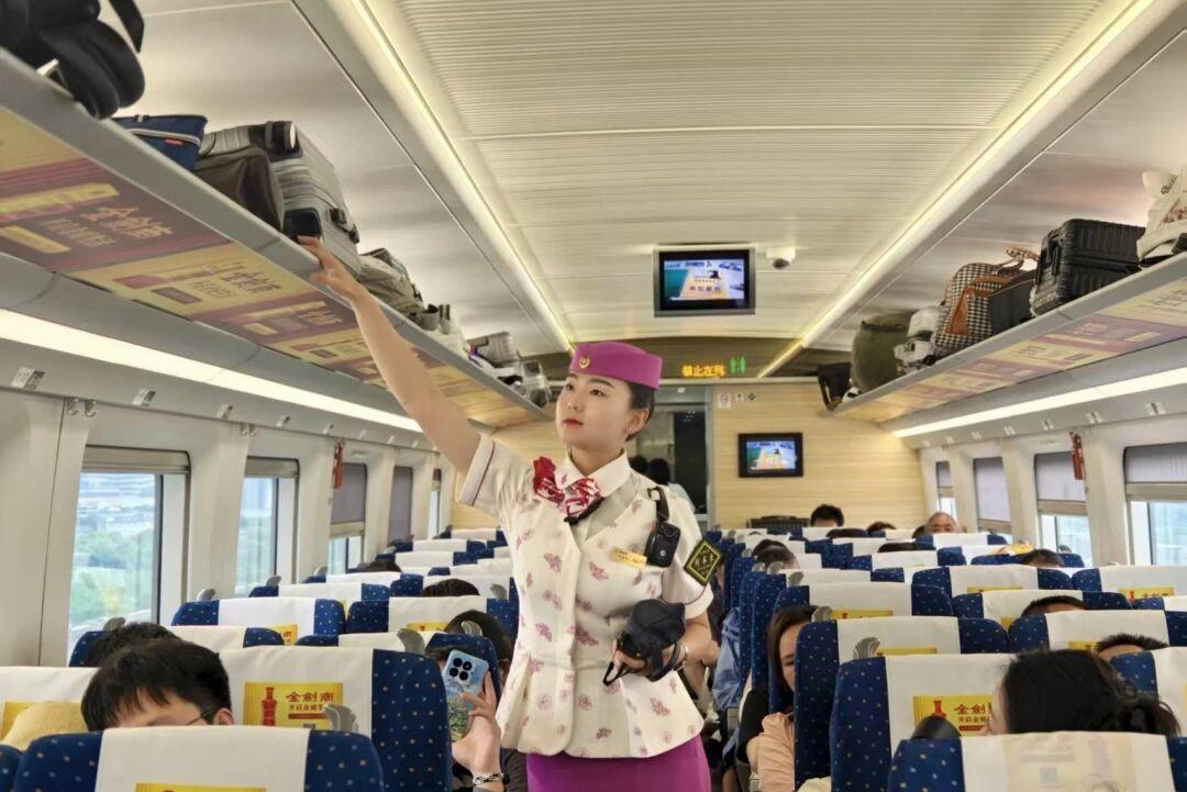 6.5小时直达！成都至贵州兴义高铁今日开通