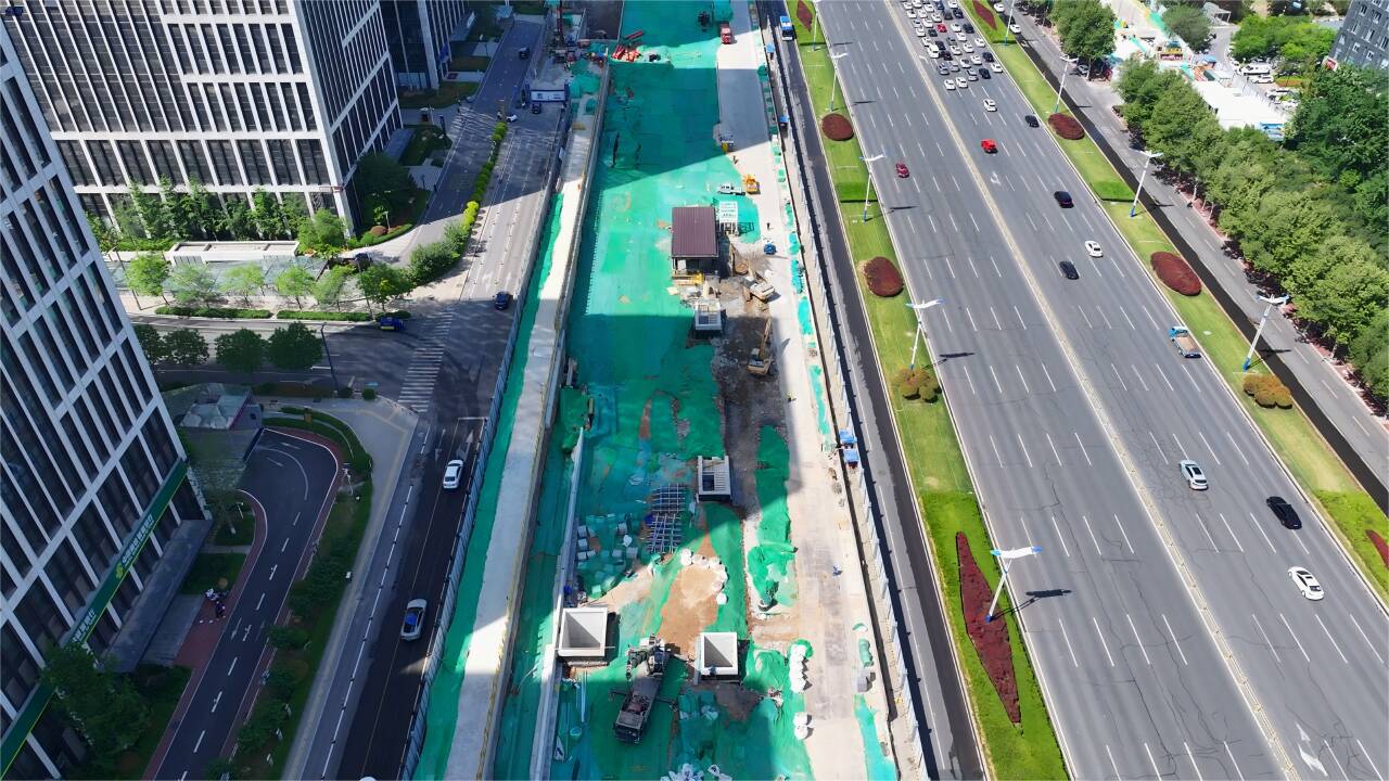 济南地铁施工围挡大面积“退场” 城市道路加速“回归”