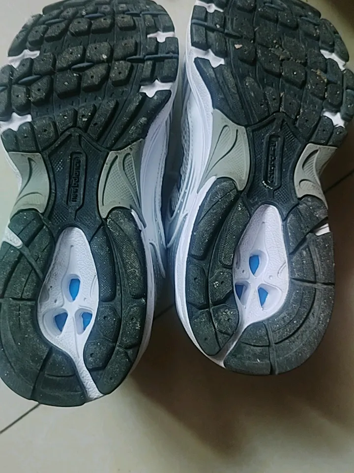 为啥三四百的鞋子都不如几十块钱的鞋子防滑呢，荒野求生刀疤哥跟文车车还有那些