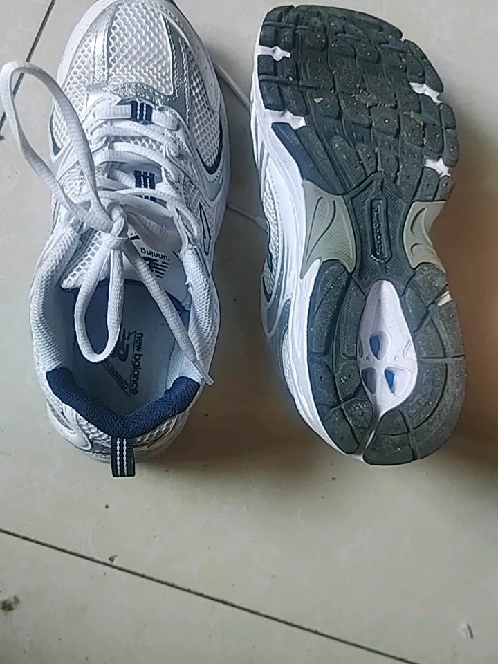 为啥三四百的鞋子一点也不防滑呢，荒野求生的参赛人员跟安全员都说鞋子太滑了一天摔好几下。