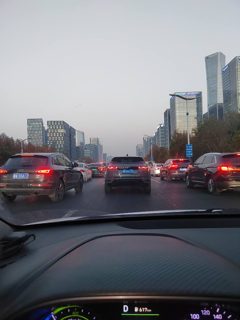 济南下个月的云轨跟地铁四号线一开，可谓是大部分人乐少部分人忧了