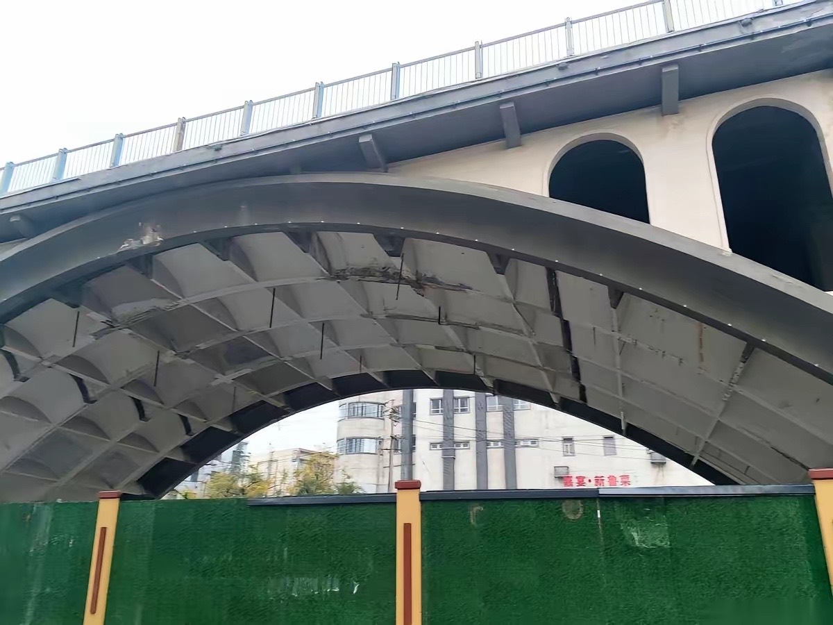 我天，济南天桥被“掏空”了！！！！