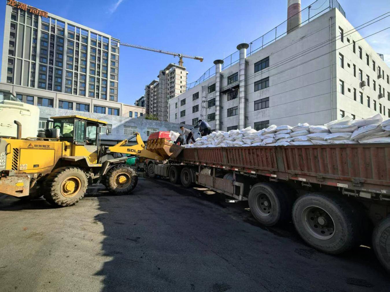 闻寒而动 近三百台清雪设备列阵以待！ 济南高新城管全力构筑冬日安全防线