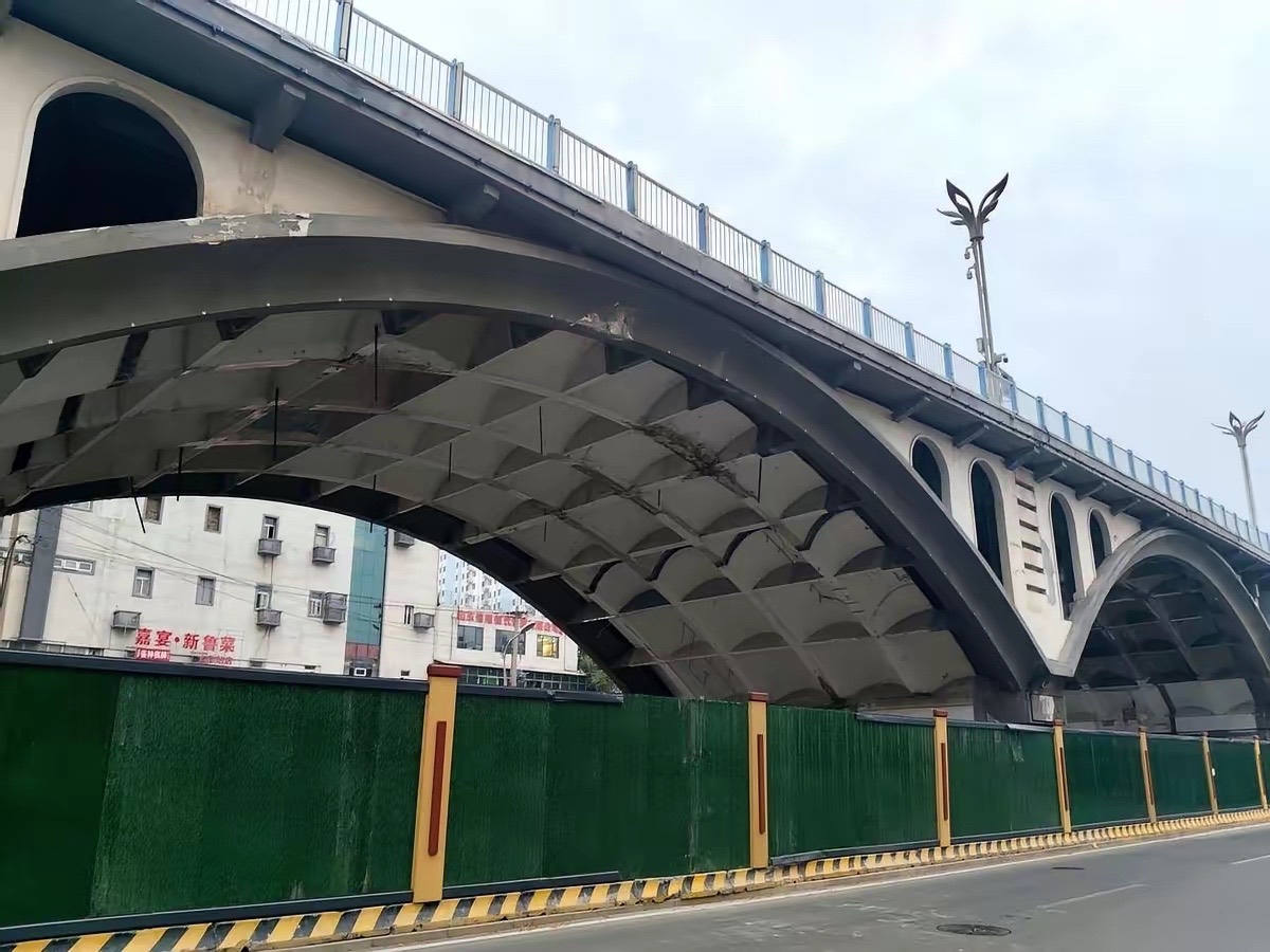 我天，济南天桥被“掏空”了！！！！