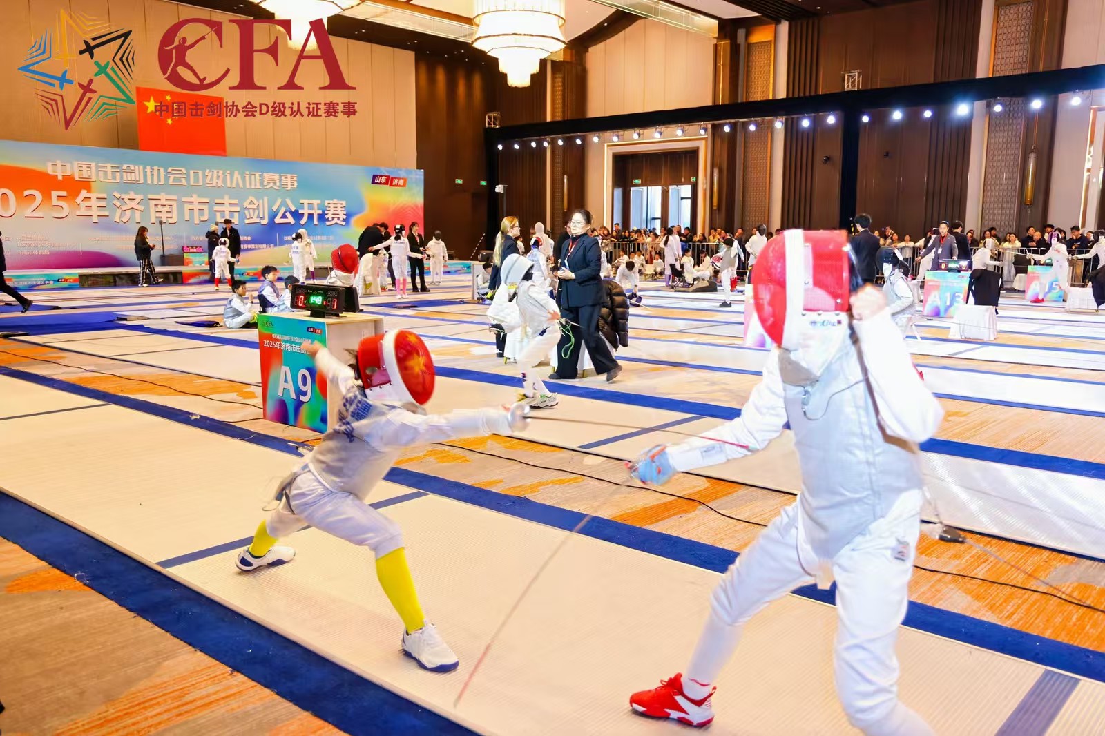 剑耀泉城 千剑逐梦!2025年济南市击剑公开赛开幕