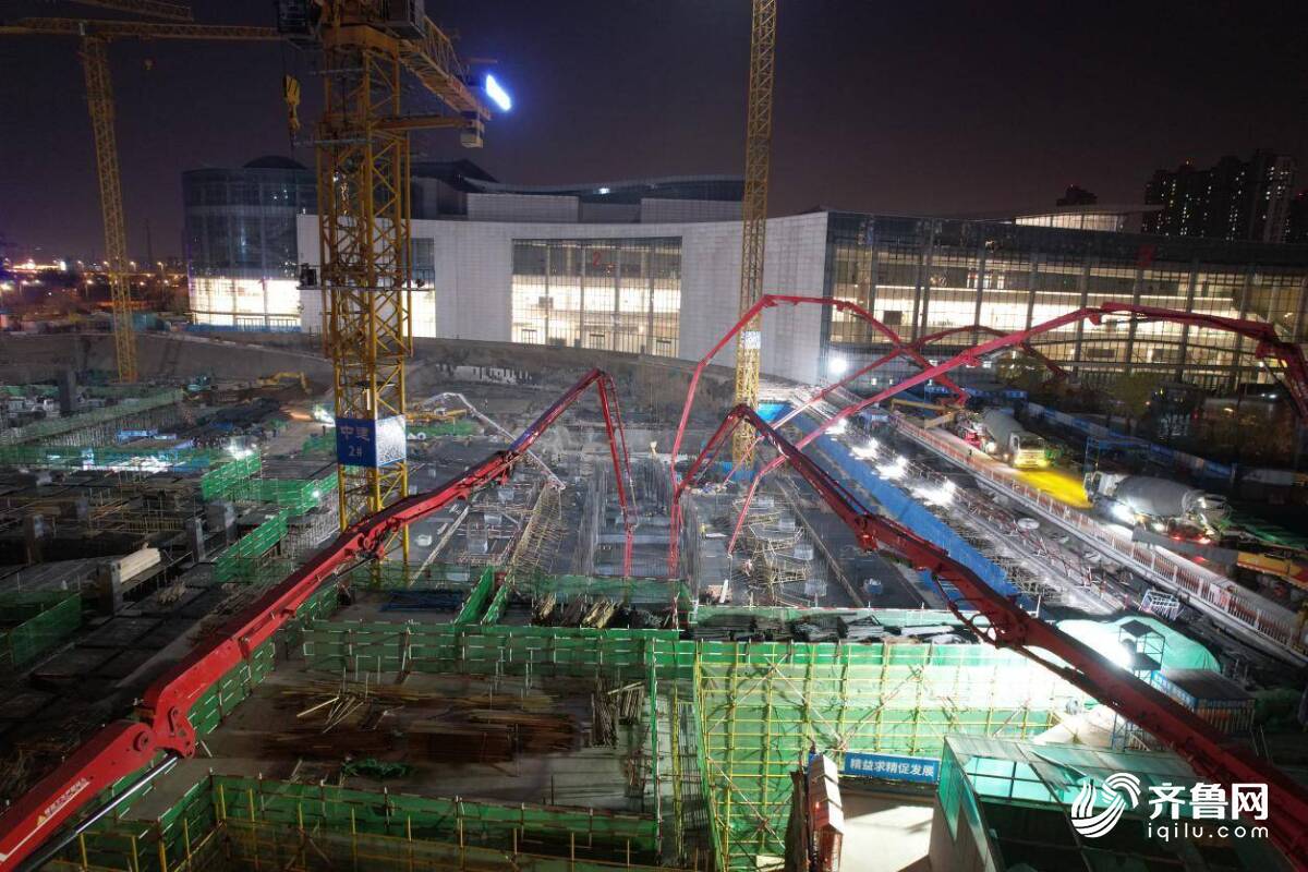 济南西部会展中心项目217米超高层筏板顺利浇筑