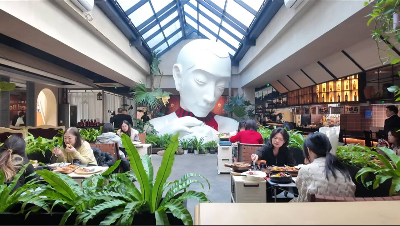 济南：从“年午饭”到“过年搭子” “悦己消费”重塑团圆餐桌