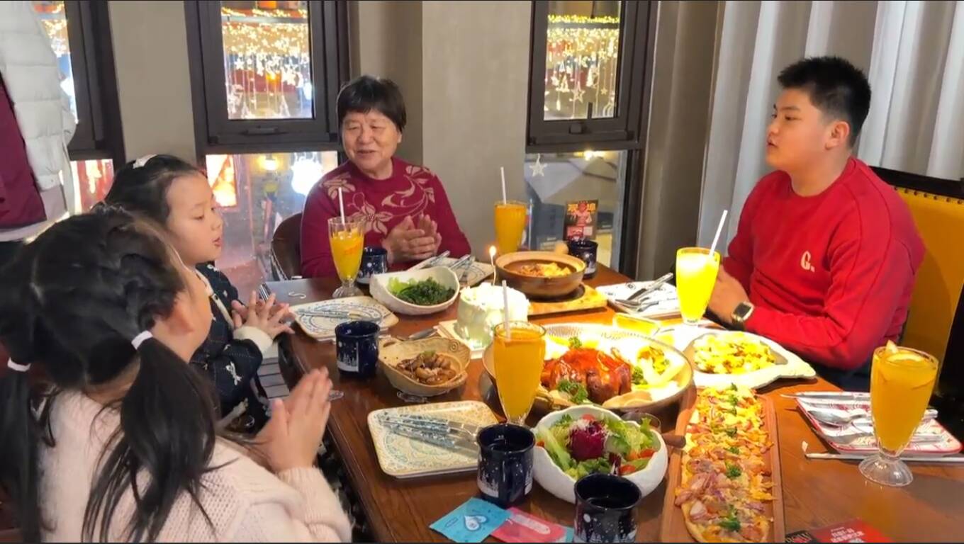 济南：从“年午饭”到“过年搭子” “悦己消费”重塑团圆餐桌