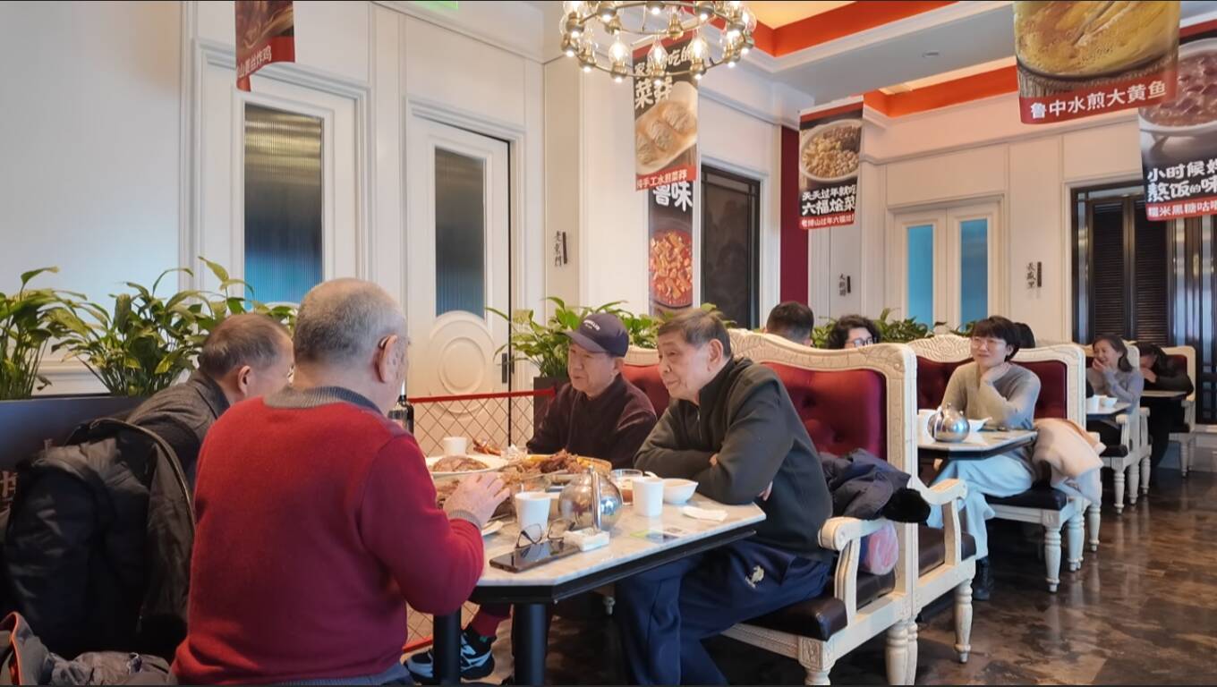济南：从“年午饭”到“过年搭子” “悦己消费”重塑团圆餐桌